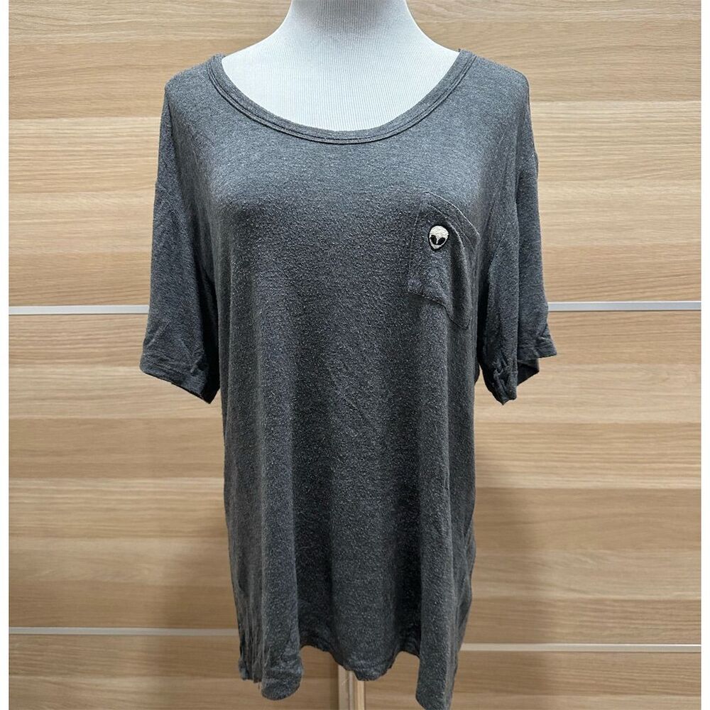 Brandy melville ITALY MADE SOFT!!  Gray Scoop Neck T-Shirt M Short Sleeve alien